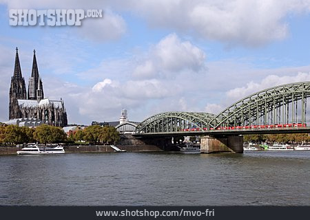 
                Kölner Dom, Rhein, Hohenzollernbrücke                   