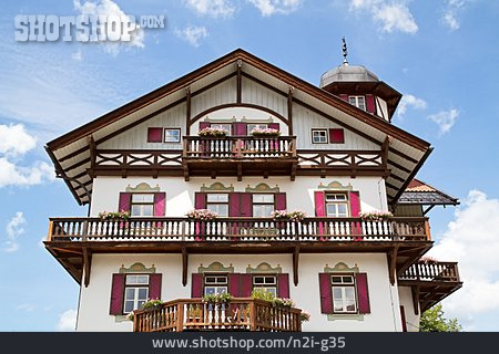 
                Wohnhaus, Alpenländisch                   