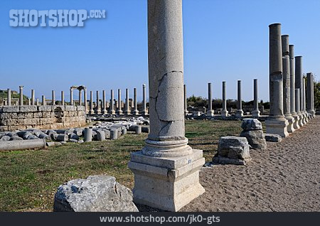 
                Archäologie, Side, Säulenreihe                   