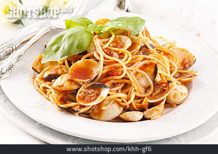 
                Nudelgericht, Spaghetti, Venusmuschel                   