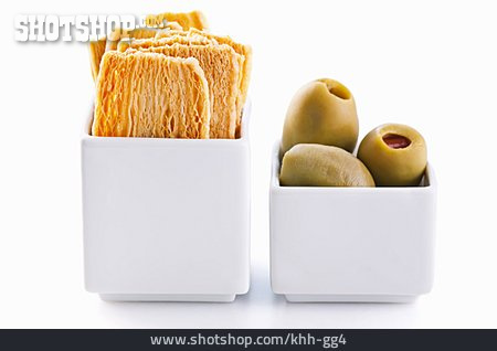 
                Olive, Kräcker, Antipasti                   