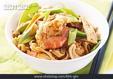 
                Asiatische Küche, Fleischgericht, Phad Phak Luam Gai                   