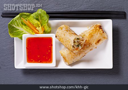 
                Asiatische Küche, Fingerfood, Frühlingsrolle                   