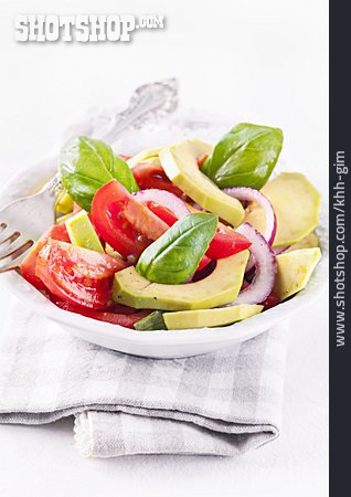 
                Tomate, Gemischter Salat, Avocado                   
