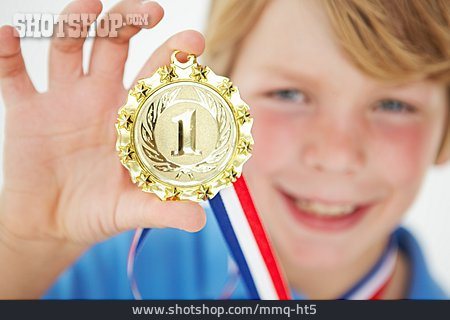 
                Junge, Sieger, Gewinner, Medaille                   