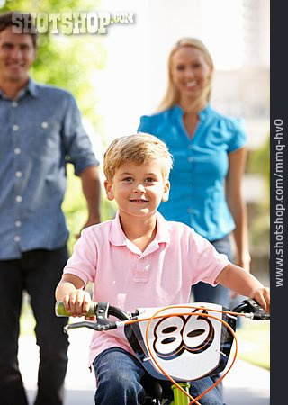 
                Junge, Eltern, Radfahren                   