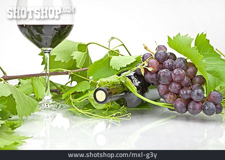 
                Weinglas, Weinflasche, Rotwein, Rote Weintraube                   