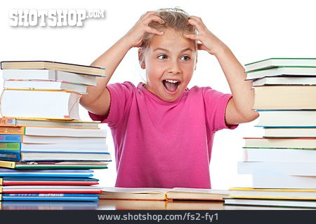
                Hausaufgaben, Schülerin, Schulkind, Stress & Belastung, überforderung                   