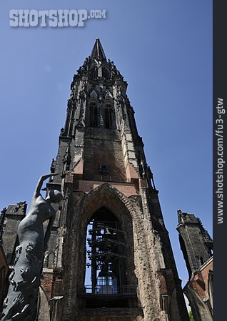 
                Statue, Glockenturm, Nikolaikirche                   
