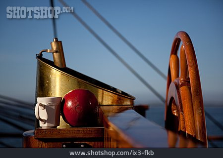 
                Kaffeepause, Segelschiff, Steuerrad                   