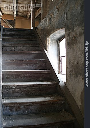 
                Treppe, Speicher, Dachboden                   