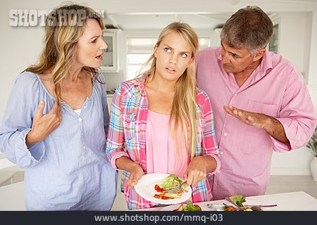 
                Eltern, Tochter, Streiten                   