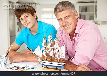 
                Vater, Sohn, Modellbau                   