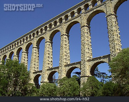 
                Viadukt, Aquädukt, Roquefavour                   