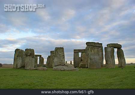 
                Stonehenge                   