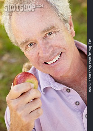 
                Senior, Gesunde Ernährung, Apfel                   