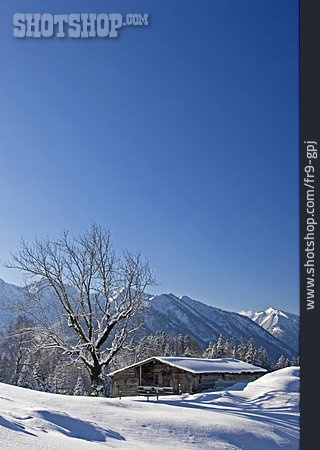 
                Winterlandschaft, Holzhütte, Almhütte                   