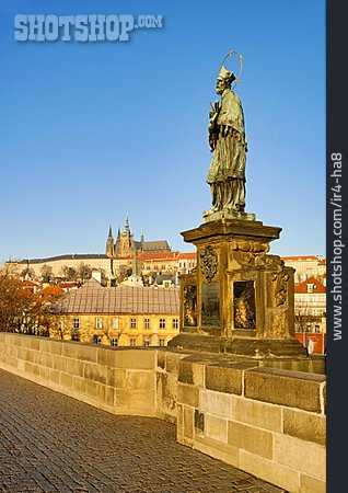 
                Prag, Heiliger, Karlsbrücke                   