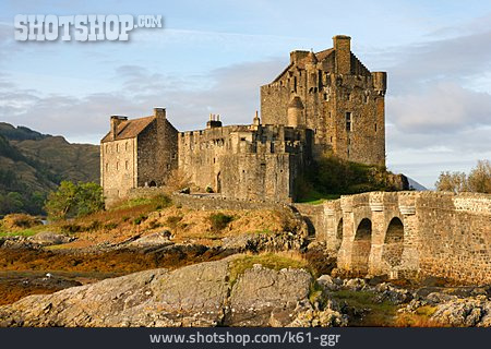 
                Burg, Schottland, Eilean Donan Castle                   