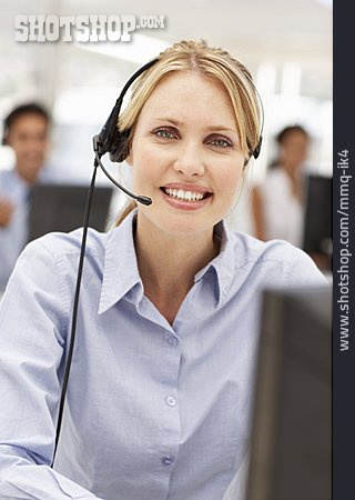 
                Geschäftsfrau, Telefonieren, Headset, Call Center                   