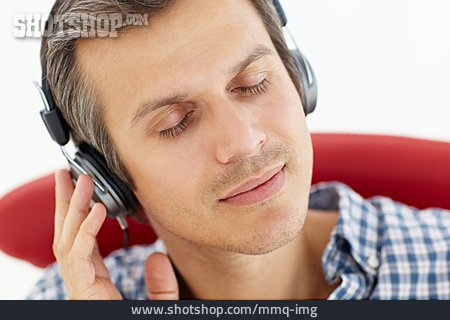 
                Mann, Entspannen, Musik Hören                   
