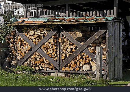 
                Brennholz, Holzvorrat                   