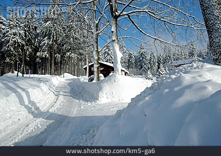 
                Winterlandschaft, Holzhütte                   