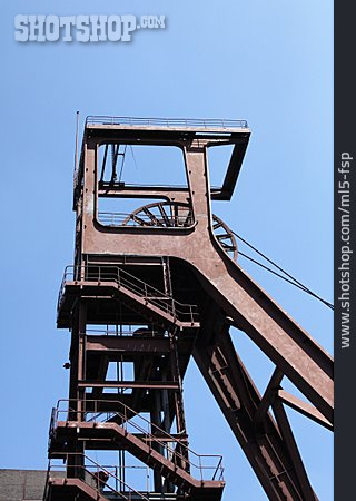 
                Förderturm, Bergwerk, Zeche Zollverein                   