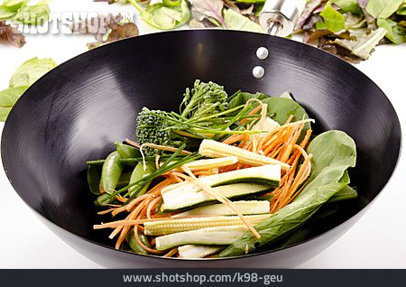 
                Asiatische Küche, Gemüsepfanne, Wokgericht                   