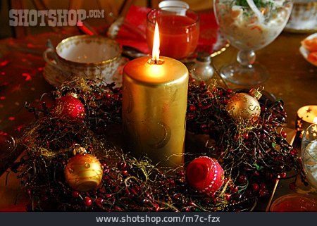 
                Kerze, Weihnachtlich, Adventzeit                   