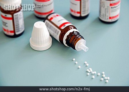 
                Pille, Homöopathie, Arzneiflasche                   