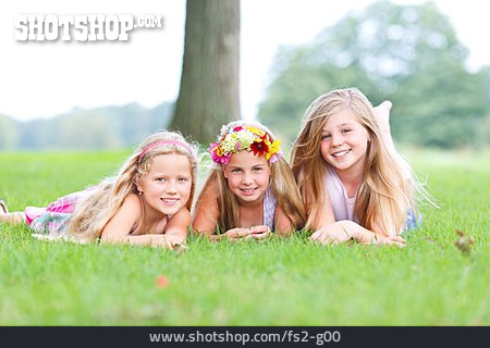 
                Mädchen, Zusammen, Blumenkranz                   