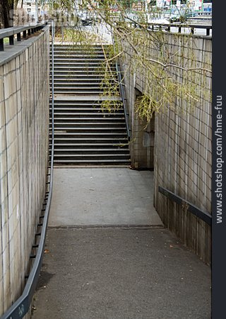 
                Treppe, Fußgängerweg, Unterführung                   