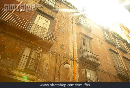 
                Wohnhaus, Fassade, Sanierungsbedürftig, Neapel                   