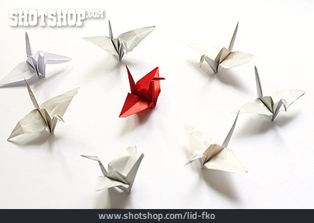 
                Teamarbeit, Schwarm, Origami, Papierkranich                   