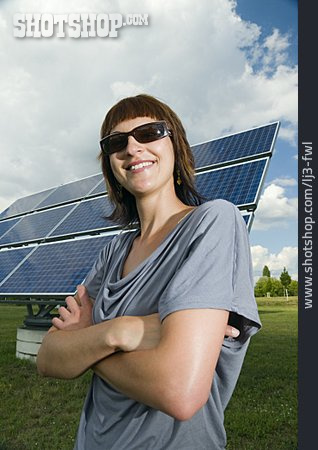 
                Frau, Umweltfreundlich, Solarenergie                   