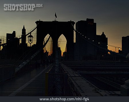 
                Dämmerung, Historisches Bauwerk, Brooklyn Bridge                   