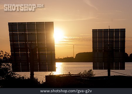 
                Regenerative Energie, Solaranlage, Sonnenenergie                   