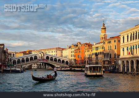 
                Venedig, Rialtobrücke, Canale Grande                   
