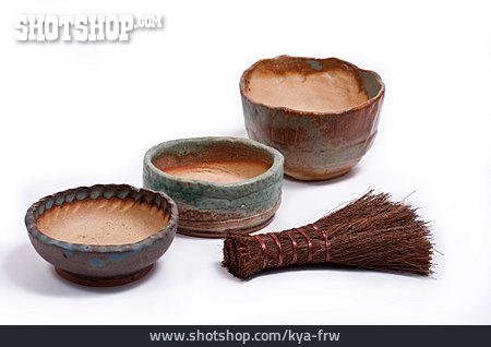 
                Schale, Keramik, Tonschale, Töpferware, Kusamono                   