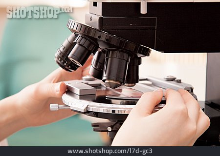 
                Forschung, Untersuchen, Mikroskop                   