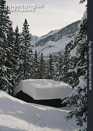 
                Winterlandschaft, Hütte, Tiefschnee, Schneemassen                   