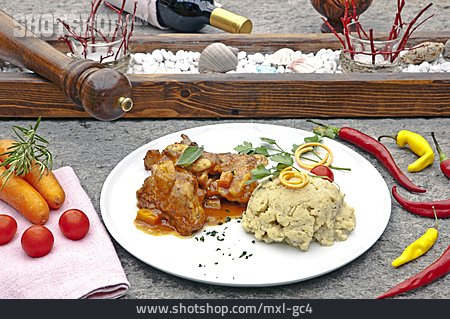 
                Mahlzeit, Fleischgericht, Polenta, Tellergericht, Schweizer Küche                   