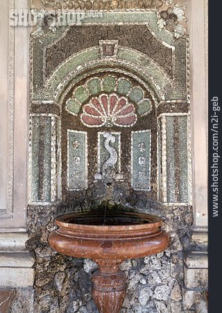 
                Brunnen, Mosaik                   