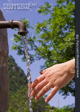 
                Wasserstrahl, Wasserhahn, Hände Waschen                   