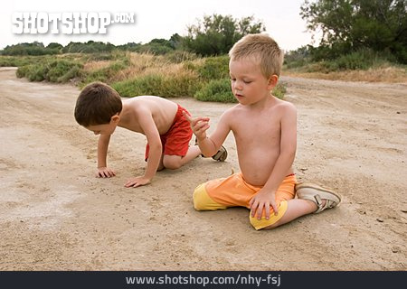 
                Junge, Spielen & Hobby, Sand                   