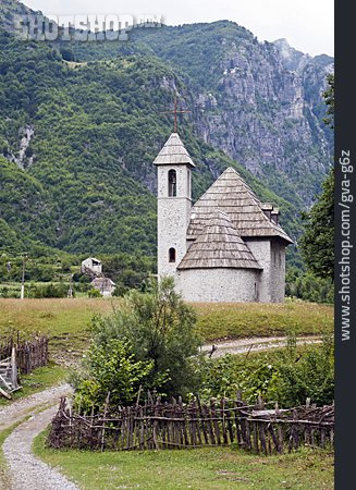
                Kapelle, Albanische Alpen, Theth                   