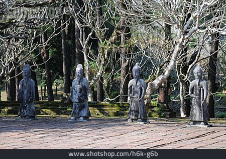 
                Skulptur, Hue, Grabmahl Kaiser Tu Duc                   
