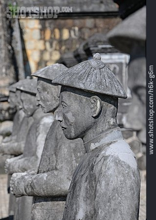 
                Skulptur, Hue, Grabmahl Kaiser Khai Dinh                   