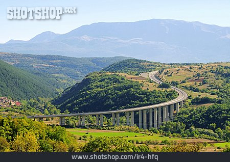 
                Autobahn, Autobahnbrücke, Abruzzen, Autostrada, Gran Sasso D’italia                   